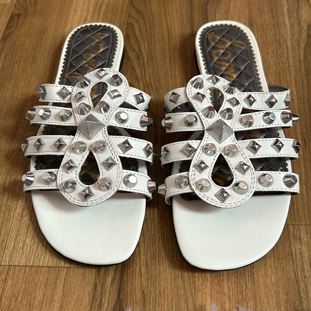 Super cute studded sandals like new